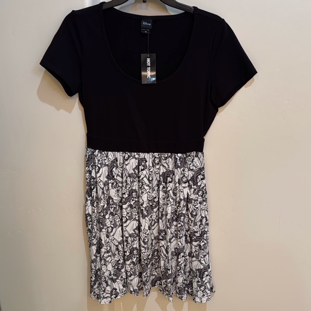 HOT TOPIC | DISNEY Princess Black & White Sketch Dress - Medium